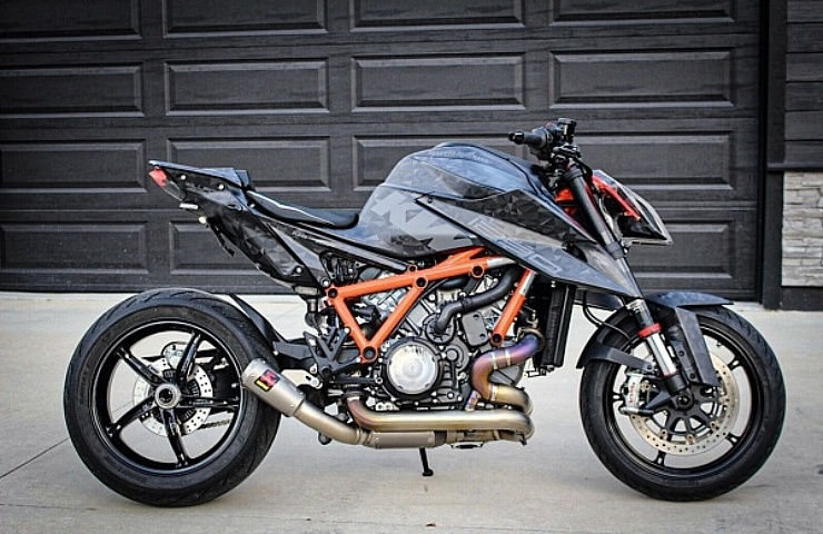 2020 KTM SuperDuke - right side