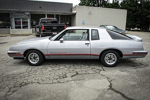 Pontiac Grand Prix Aerocoupe left side
