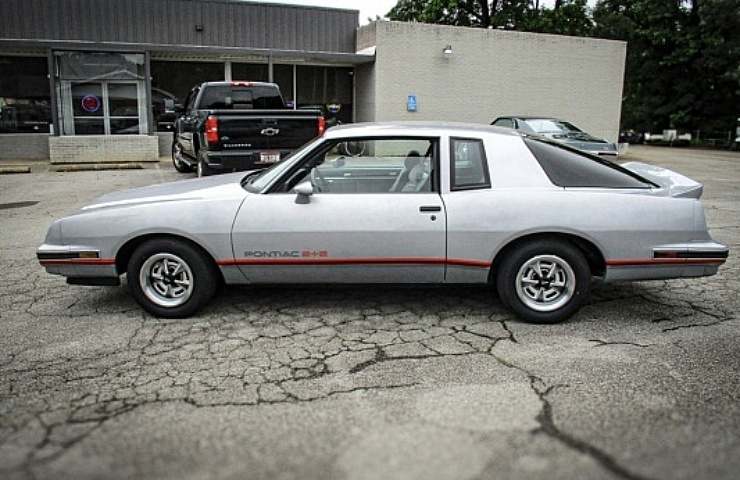 Pontiac Grand Prix Aerocoupe left side
