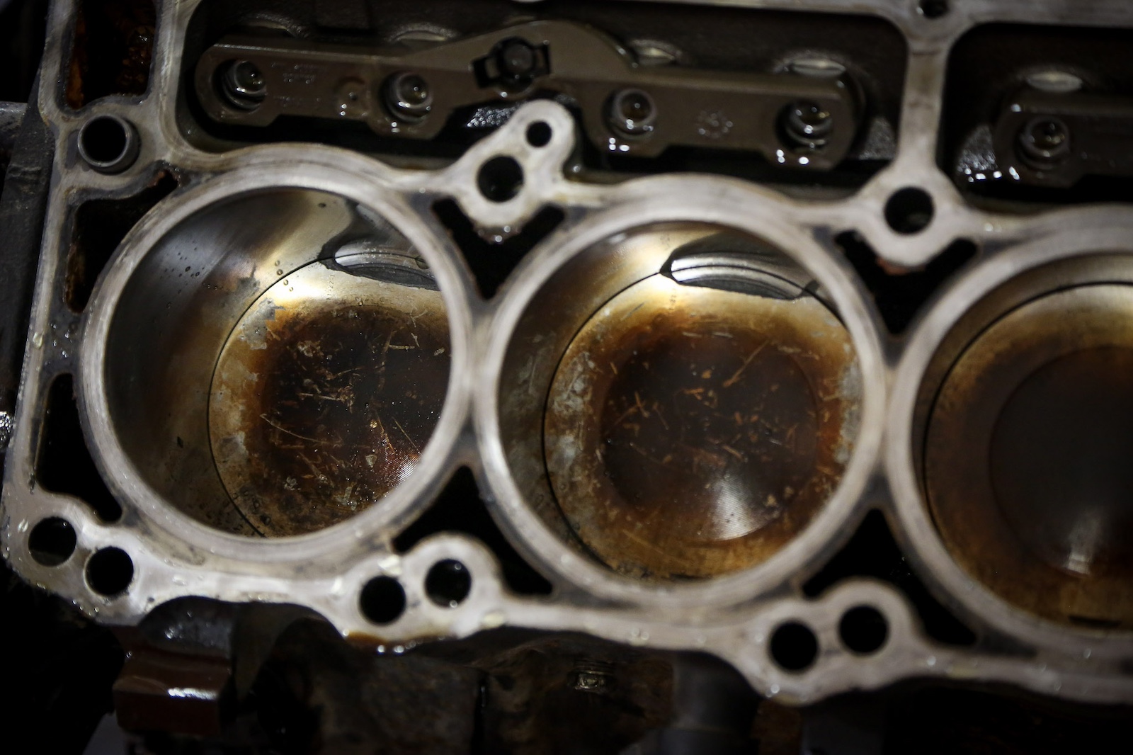 Oil contaminated pistons