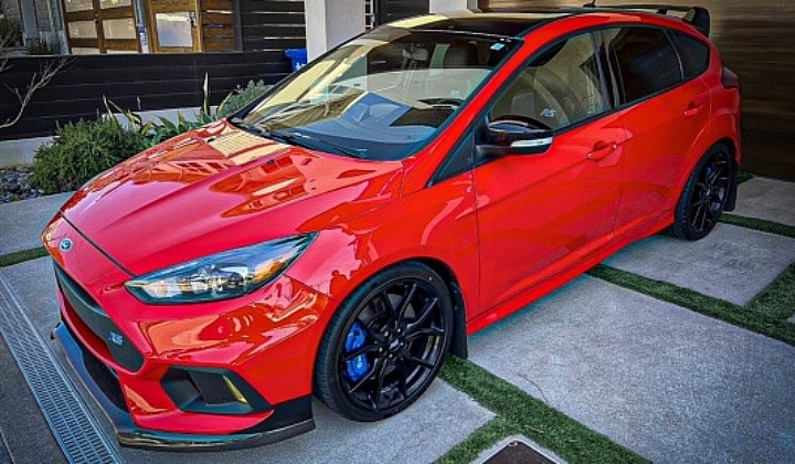 2018 Ford Focus RS left front profile