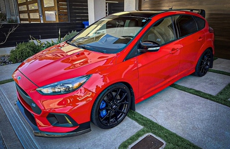 2018 Ford Focus RS left front profile