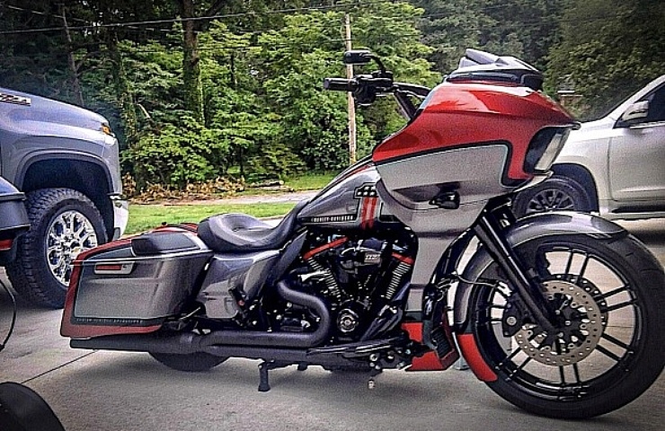 2019 Harley-Davidson CVO Road Glide right side
