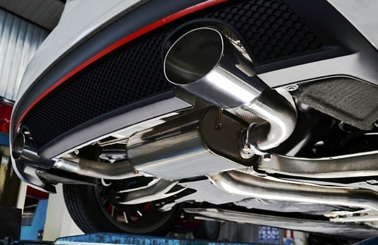 Dual-exit cat-back exhaust system on a contemporary sports car