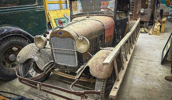 1929 Ford Model A left front profile