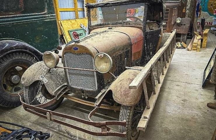 1929 Ford Model A left front profile