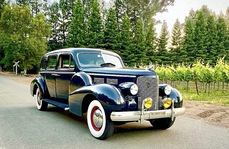1938 Cadillac Fleetwood Limo - right front profile