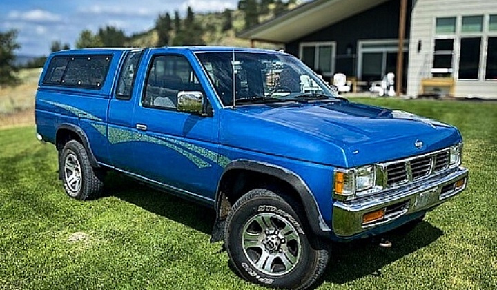 1996 Nissan Hardbody right front