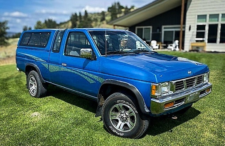 1996 Nissan Hardbody right front