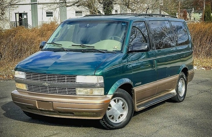 2000 Chevy Astro Van - left front profile