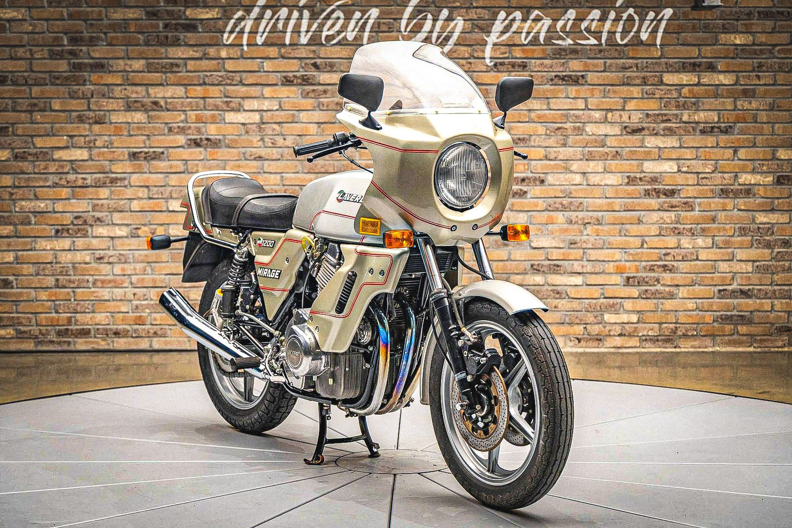 Laverda-Mirage-TS-1200-right-