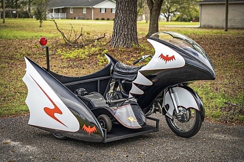 Batcycle Replica right front profile